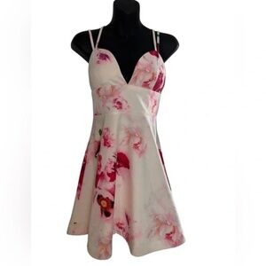 L’ATISTE by Amy Mini Floral Dress